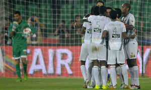 Chennaiyin FC - Atlético de Kolkata. El equipo celebra el gol de Luis García.