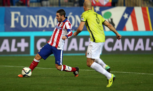 temporada 14/15. Partido Atlético de Madrid Hospitalet. Koke controlando un balón durante el partido