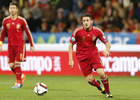 España frente a Bielorrusia en partido de clasificación a la Eurocopa de Francia. Koke conduce el balón en ataque