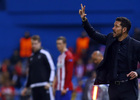temporada 15/16. Partido Champions League. Atlético de Madrid Astana. Simeone dando órdenes durante el partido