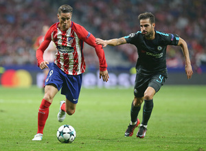 temporada 16/17. Partido Champions. Atlético Chelsea. Torres con el balón durante el partido.