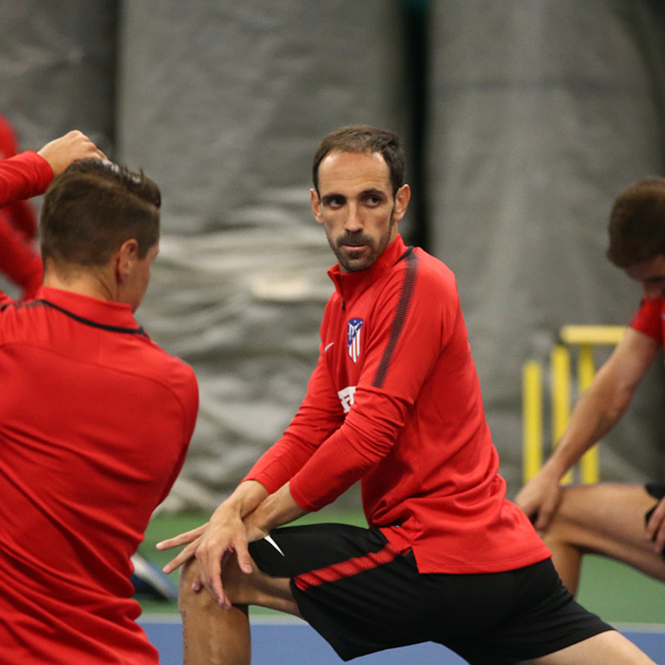 Juanfran: “We are very happy to be in Mexico” - Club Atlético de Madrid