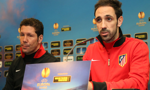 UEFA Europa League 2012-13. Rueda de prensa de Juanfran y Simeone previa al Atlético - Rubin Kazan en el Vicente Calderón