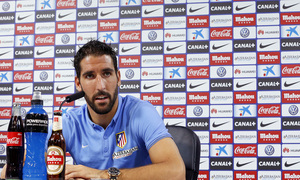 temporada 14/15 . Rueda de prensa de Raúl García en la ciudad deportiva de Majadahonda.