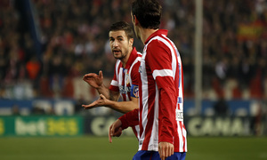 temporada 13/14. Partido Atlético de Madrid - Barcelona. Gabi aplaudiendo a Godín