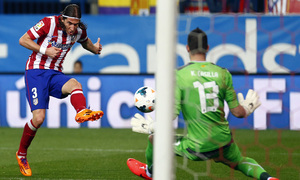 temporada 13/14. Partido Atlético de Madrid-Espanyol. Filipe disparando a puerta