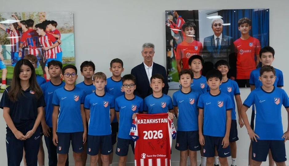 Visita Miguel &Aacute;ngel Kazajistan Academia