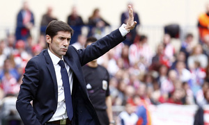 temporada 13/14 Partido. Atlético de Madrid_Villarreal. Marcelino dando óredenes desde la banda