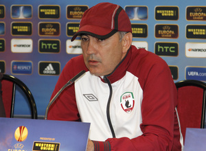 UEFA Europa League 2012-13. Berdyev, técnico del Rubin Kazan, comparece en rueda de prensa en el Vicente Calderón