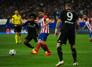 temporada 13/14. Partido Champions League. Atlético de Madrid-Chelsea. Gabi con el balón. Mónica Llanos