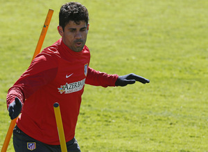 temporada 13/14. Entrenamiento en la Ciudad deportiva de Majadahonda. Diego Costa realizando ejercicios físicos