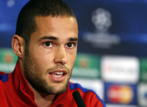 Temporada 13/14. Champions League. Mario Suárez en rueda de prensa.