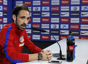 temporada 13/14. rueda de prensa de Juanfran en la ciudad deportiva de Majadahonda