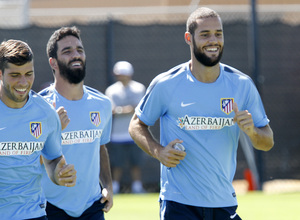 Mario Suárez, junto a Arda Turan e Insua, en el entrenamiento del equipo en San Francisco