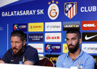 Temporada 2014-15. Rueda de prensa en Izmir, Turquía. Simeone y Arda Turan