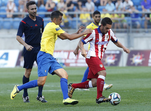 Pretemporada 2014-15. Trofeo Ramón de Carranza. Cádiz - Atlético de Madrid. .La presión del Cádiz, siempre muy intensa.