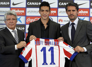 temporada 13/14. Presentación Raúl Jiménez en el estadio Vicente Calderón.