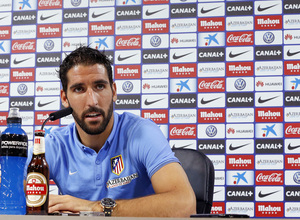 temporada 14/15 . Rueda de prensa de Raúl García en la ciudad deportiva de Majadahonda.