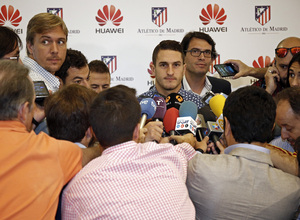 temporada 14/15 . Acuerdo con Huawei. Koke dando un canutazo