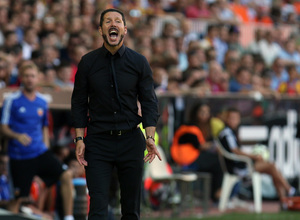 Temporada 14-15. Jornada 7. Valencia-Atlético de Madrid. Simeone dando órdenes a los suyos.