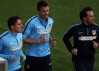 Temporada 14/15. Entrenamiento 14/10. Mario Mandzukic y Cristian Rodríguez haciendo carrera continua. Foto: Ángel Gutiérrez