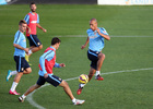 temporada 14/15. Entrenamiento en la ciudad deportiva de Majadahonda. Miranda robando un balón durante el entrenamiento