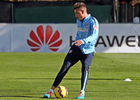 temporada 14/15. Entrenamiento en la ciudad deportiva de Majadahonda. Giménez tocando balón durante el entrenamiento