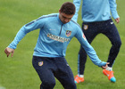 temporada 14/15. Entrenamiento en la ciudad deportiva de Majadahonda. Siqueira con el balón durante el entrenamiento