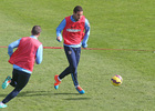 temporada 14/15. Entrenamiento en la ciudad deportiva de Majadahonda. Mario y Gabi realizando ejercicos con balón durante el entrenamiento