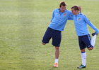 temporada 14/15. Entrenamiento en la ciudad deportiva de Majadahonda. Mandzukic y Griezmann bromeando durante el entrenamiento