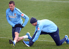 temporada 14/15. Entrenamiento en la ciudad deportiva de Majadahonda. Mandzukic y Ansaldi realizando ejercicios físicos durante el entrenamiento