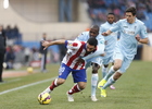 Temporada 14-15. Jornada 19. Atlético de Madrid-Granada. Arda protege el balón con el cuerpo.