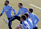 temporada 14/15. Entrenamiento en la ciudad deportiva de Majadahonda. Moyá y Oblak estirando durante el entrenamiento