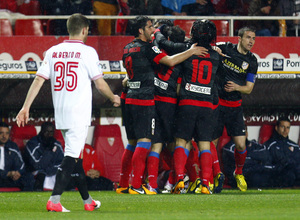 Los jugadores celebran un gol en Sevilla en la semifinal de Copa