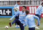 temporada 14/15. Entrenamiento en la ciudad deportiva de Majadahonda. Raúl Jiménez controlando un balón durante el entrenamiento