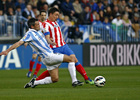 Temporada 2012-13. Cristian Rodríguez pelea por llevarse la pelota ante un jugador del Málaga.