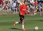 temporada 15/16. Entrenamiento en los Ángeles de San Rafael. Griezmann controlando un balón durante el entrenamiento