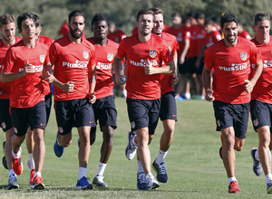 temporada 15/16. Entrenamiento en los Ángeles de San Rafael. Jugadores corriendo durante el entrenamiento