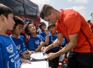 Pretemporada 2015-16. Clinic para niños en Sagan Tosu.