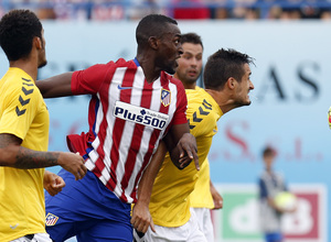 Primer partido de Jackson. Triangular disputado en Butarque. El jugador colombiano intenta rematar un balón de cabeza