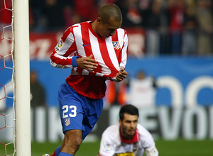 Temporada 12/13. Partido. Alegría de Miranda tras marcarle un gol al Sevilla