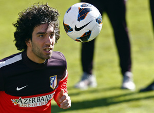 Temporada 12/13. Entrenamiento, Arda rematando un balón con la cabeza en el entrenamiento en la Ciudad Deportiva de Majadahonda