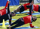 Temporada 12/13. Entrenamiento, Simeone y Falcao estirando durante el entrenamiento en la Ciudad Deportiva de Majadahonda