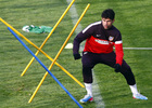 Diego Costa esquiva unas picas en un entrenamiento