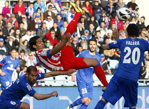 Temporada 2012-13. Getafe - Atlético de Madrid. Falcao intenta una chilena