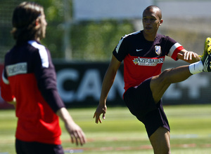 Temporada 12/13. Entrenamiento. Miranda realizando ejercicios en la ciudad deportiva de Majadahonda