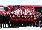 Temporada 2012-2013. Jugadoras del Féminas con el autobús del primer equipo