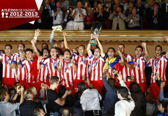 Fondo de escritorio. Temporada 2012-2013. Gabi levanta la Supercopa de Europa. 