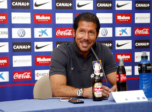 Diego Pablo Simeone atiende a los Medios de Comunicación en rueda de prensa durante la concentración del equipo en Los Ángeles de San Rafael