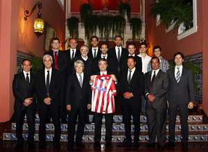 Temporada 13/14. Gira Sudamericana. Visita a la embajada española. todos posando .